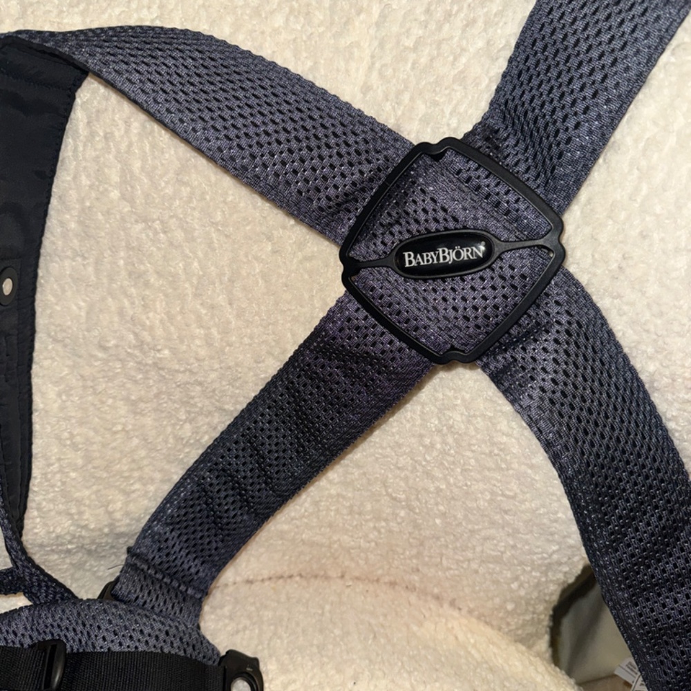BabyBjorn Mini Carrier | Anthracite - Picture 3 of 3